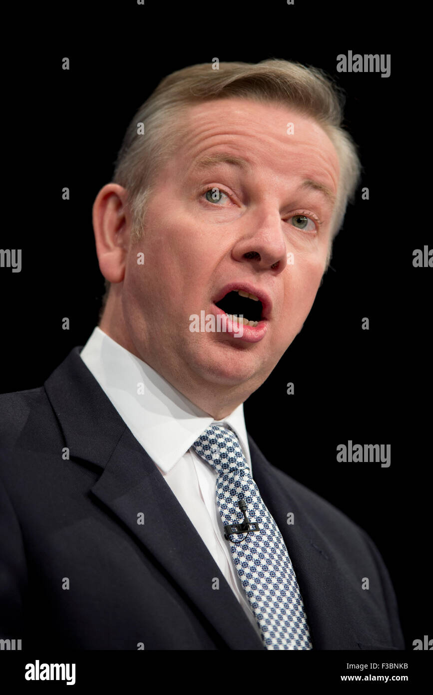 Manchester, Regno Unito. Il 4 ottobre 2015. L'Rt Hon Michael Gove MP, Lord Cancelliere e segretario di Stato per la giustizia parla al giorno 1 del 2015 Congresso del Partito Conservatore di Manchester. Credito: Russell Hart/Alamy Live News. Foto Stock