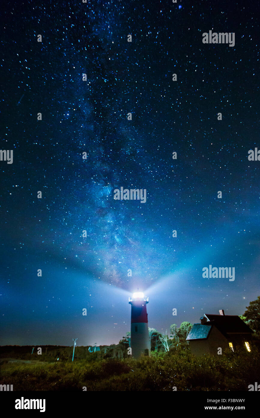 Faro Nauset sotto la Via Lattea nel capo Cod-Massachusetts Foto Stock