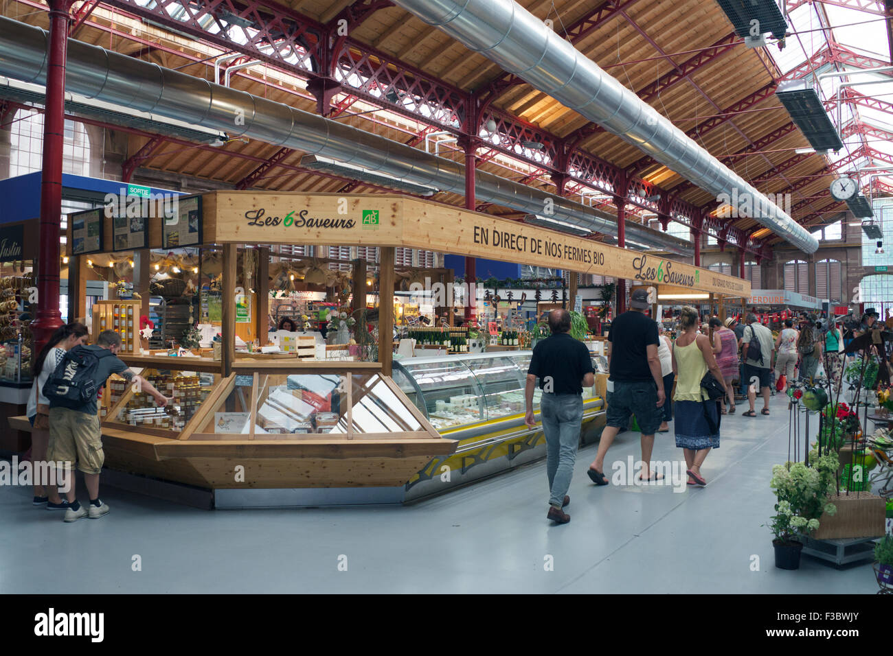 Interno mercato coperto Colmar Alsace Francia Foto Stock