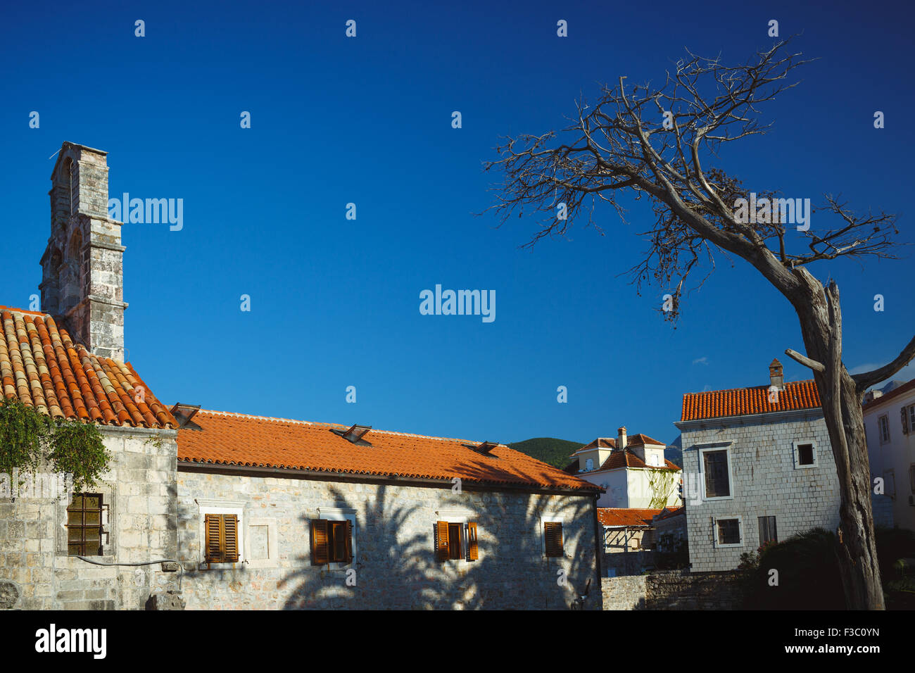 Panorama di Budva, strade città vecchia. Montenegro, Balcani Foto Stock