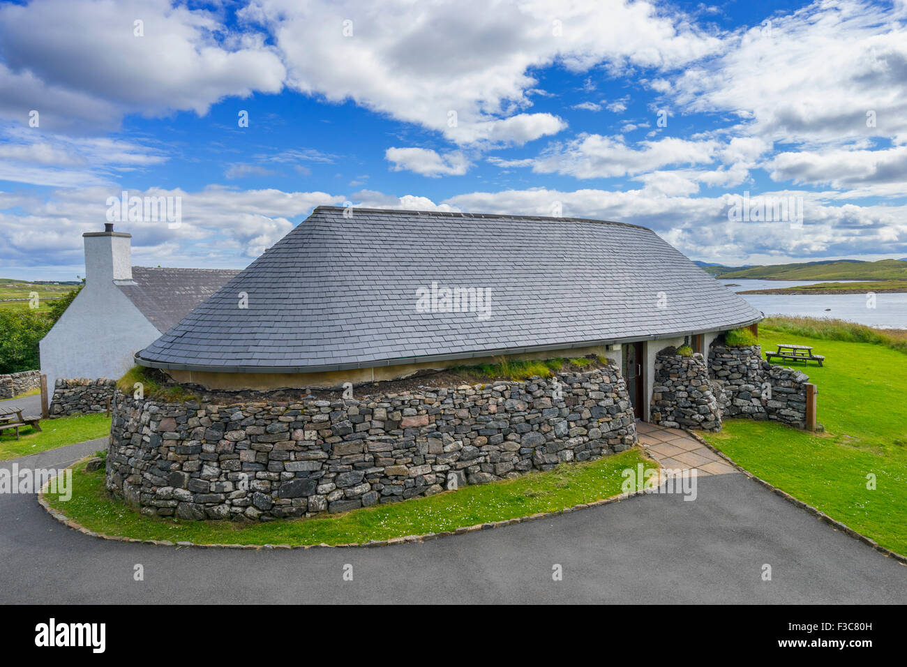 Moderno centro visitatori a Callanish pietre permanente sull isola di Lewis nelle Ebridi Esterne Scotland Regno Unito Foto Stock