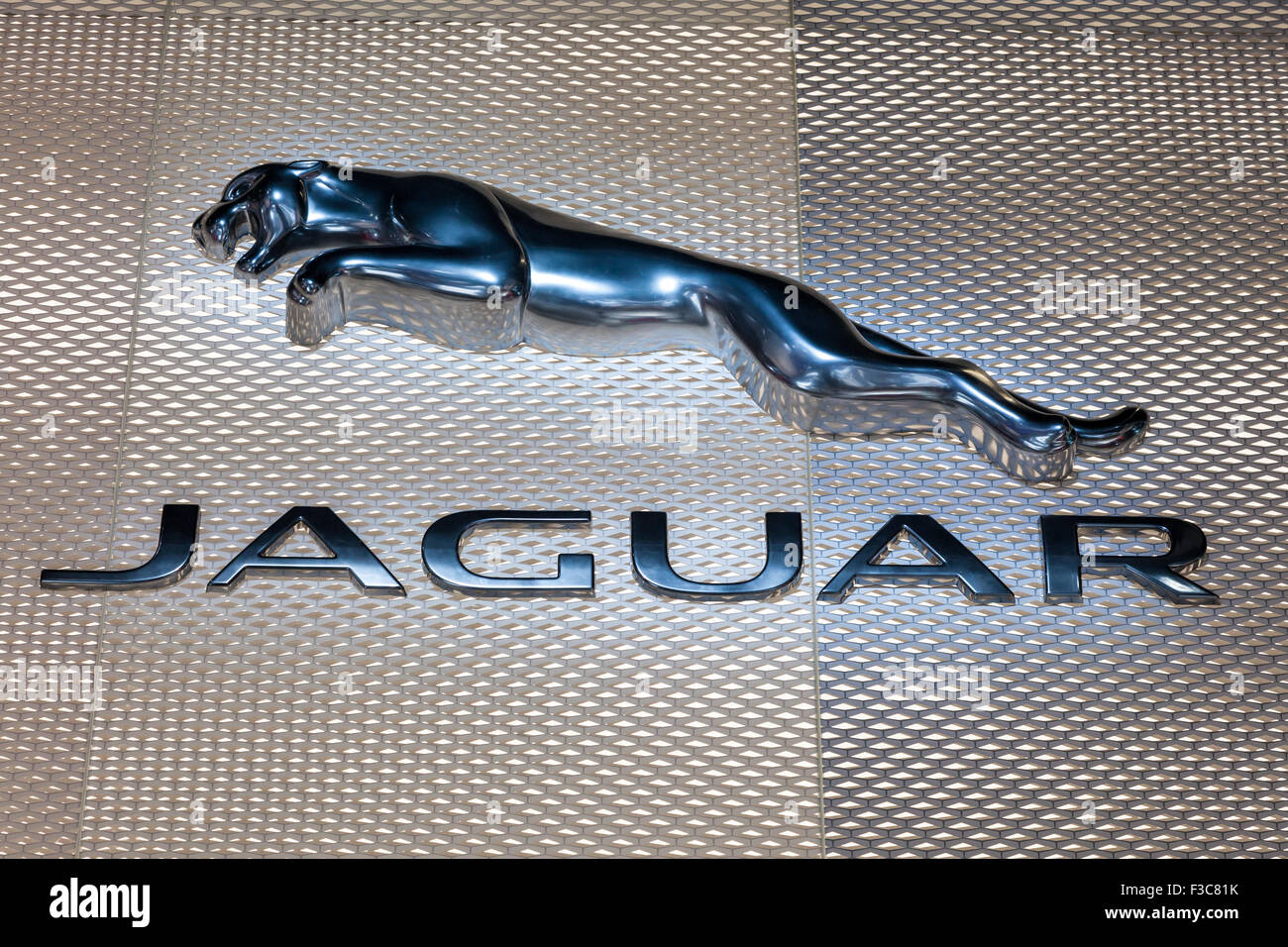 Jaguar Logo aziendale presso la IAA International Motor Show 2015. Foto Stock