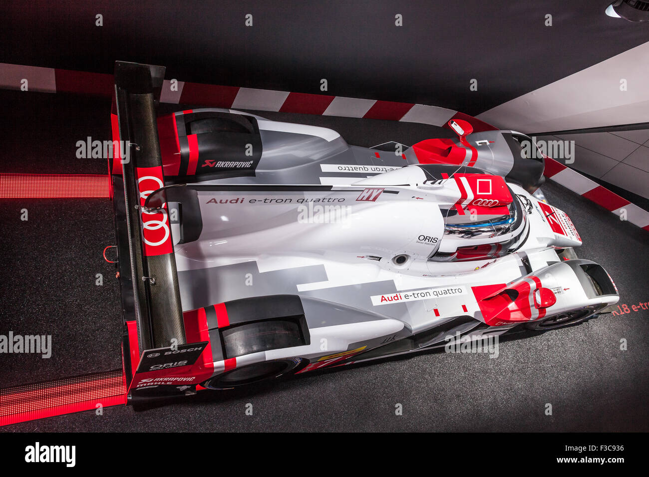 Audi e-tron quattro corse in auto la IAA International Motor Show 2015 Foto Stock