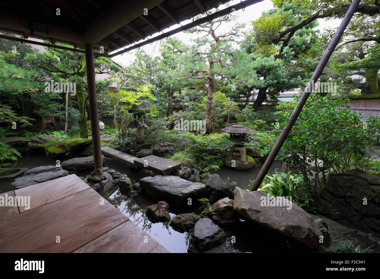 Nomura Samurai Family House garden nel quartiere Nagamachi di Kanazawa Giappone Foto Stock