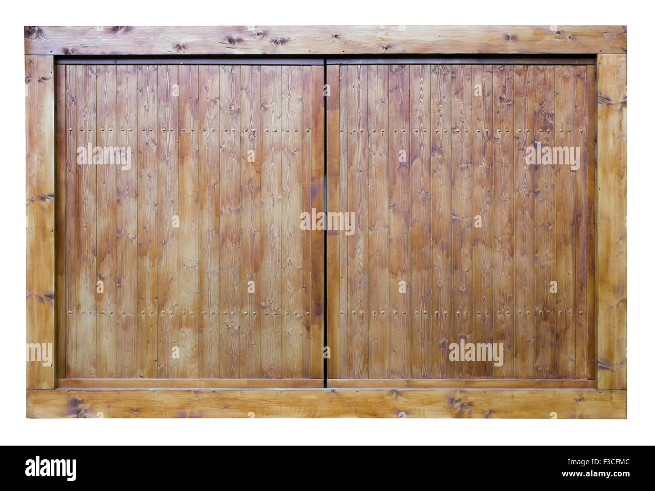 Moderni in stile rustico - il verniciato lucido cancello di legno in un capannone realizzato da tavole di pino. Isolato Foto Stock