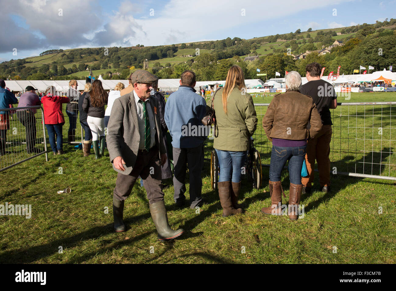 Guardare la gente gli eventi nelle principali arena. "Pateley Show', come Nidderdale Show è affettuosamente conosciuto, è un tradizionale Dales agricultural show per i più raffinati del bestiame, produrre e artigianato in Yorkshire Dales. Tenuto nei pittoreschi dintorni del parco Bewerley, ponte Pateley, è uno della contea di principale mostra. Esso attira una folla di 17.000 e tradizionalmente segna la fine della mostra agricola stagione. Foto Stock