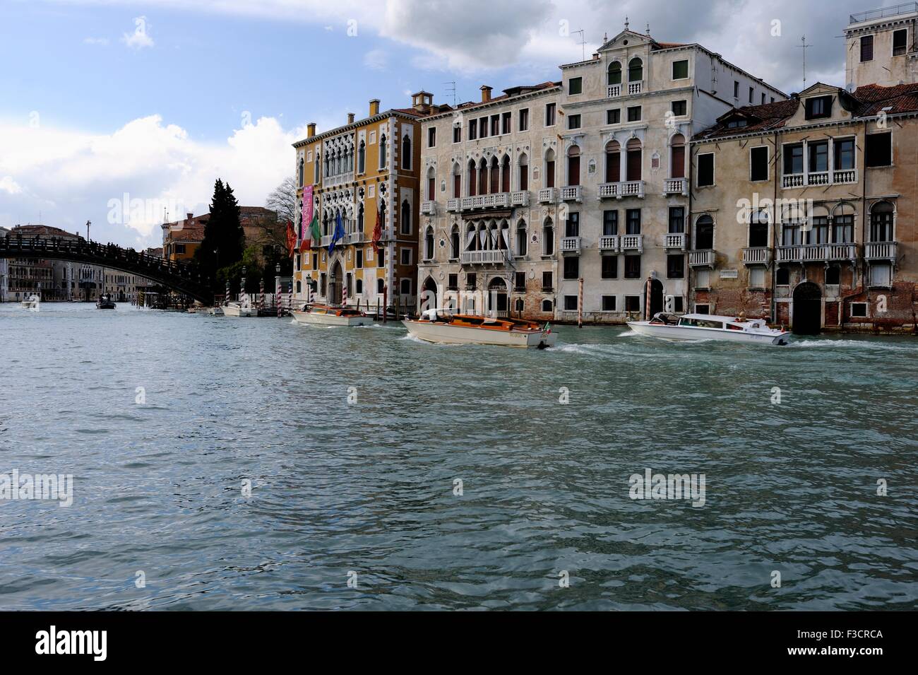 Un veneziano acqua taxi è il modo più veloce per spostarsi a Venezia. se si desidera viaggiare con stile dall'aeroporto marco polo in Foto Stock