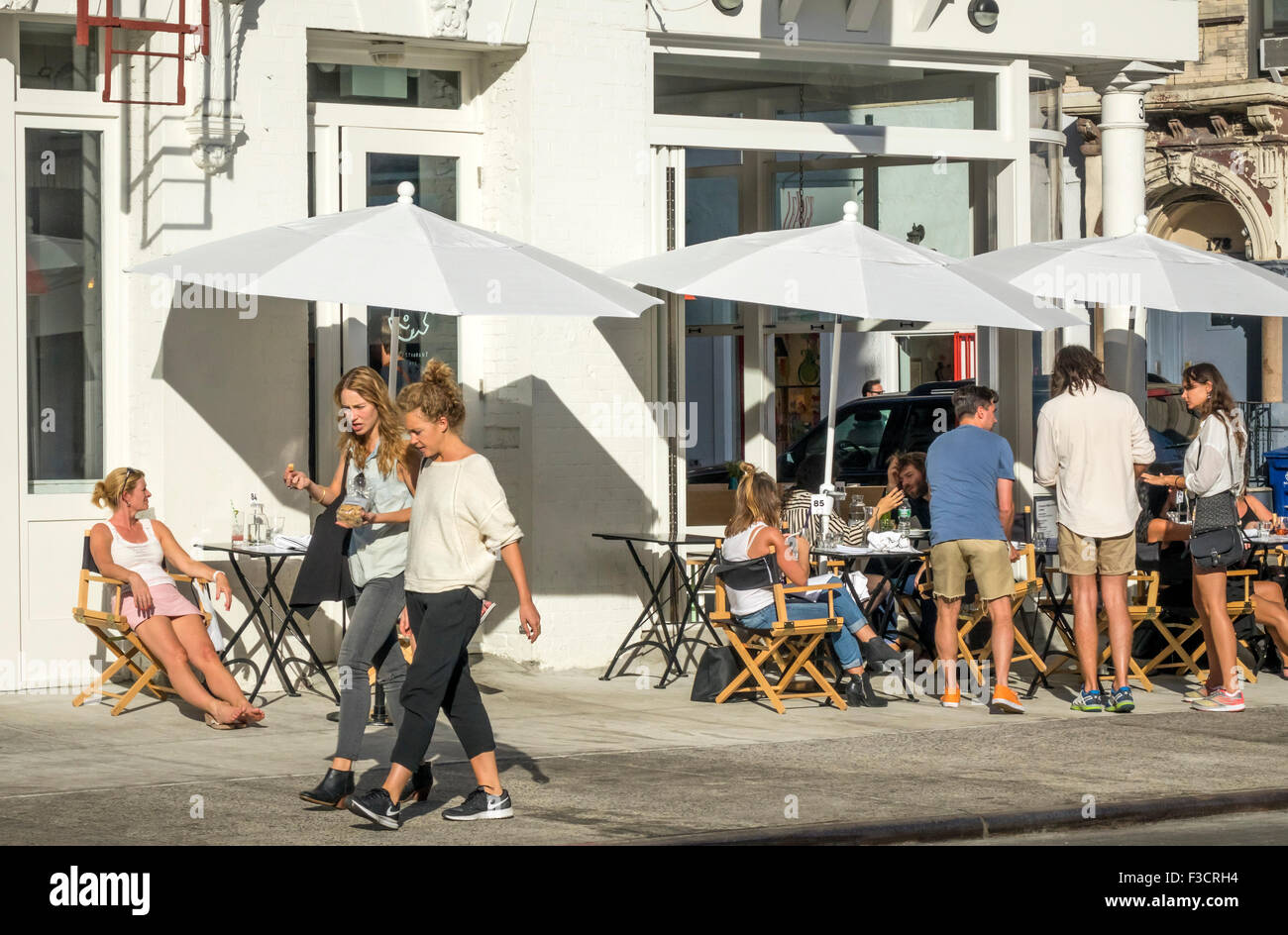 Cene alfresco presso Seamore in Nolita nella città di New York Foto Stock