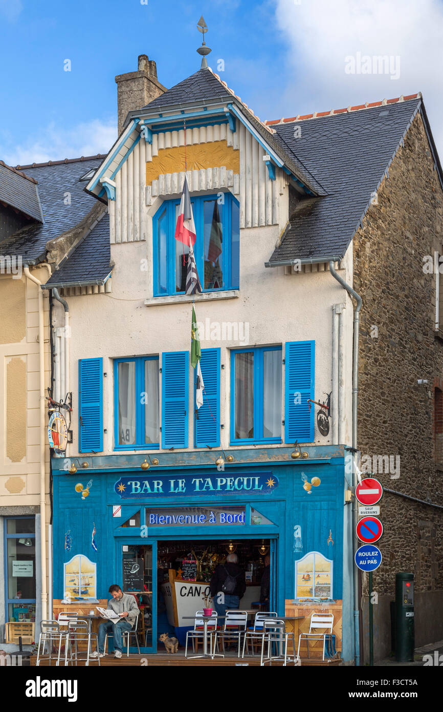 Il bar Le ostriche Tapecul porto francese di Cancale Bretagna Francia Europa Foto Stock