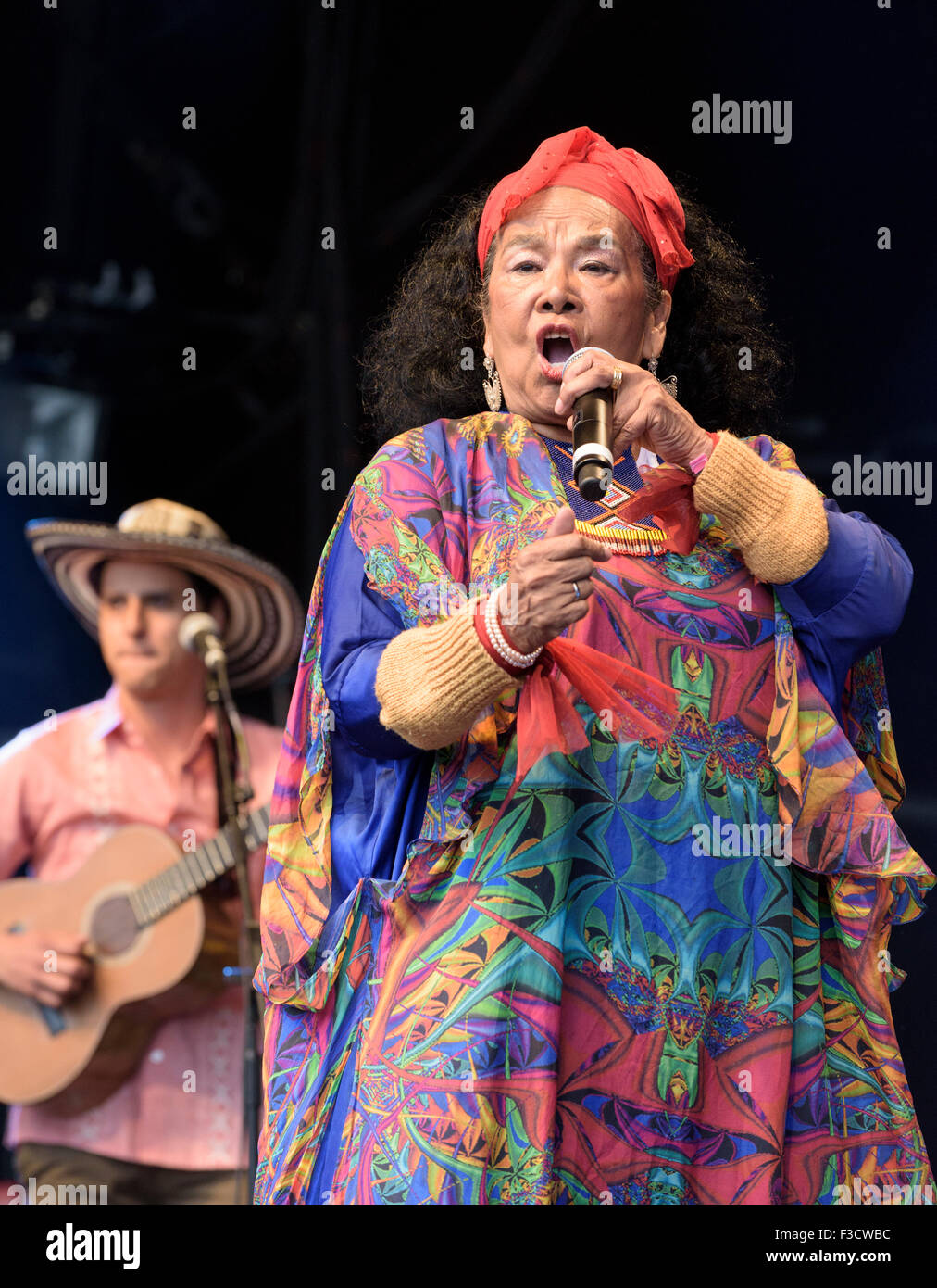 Toto La Momposina (Sonia Bazanta Vides) effettuando al Womad, Charlton Park di Malmesbury, England Regno Unito. Luglio 24, 2015. Foto Stock