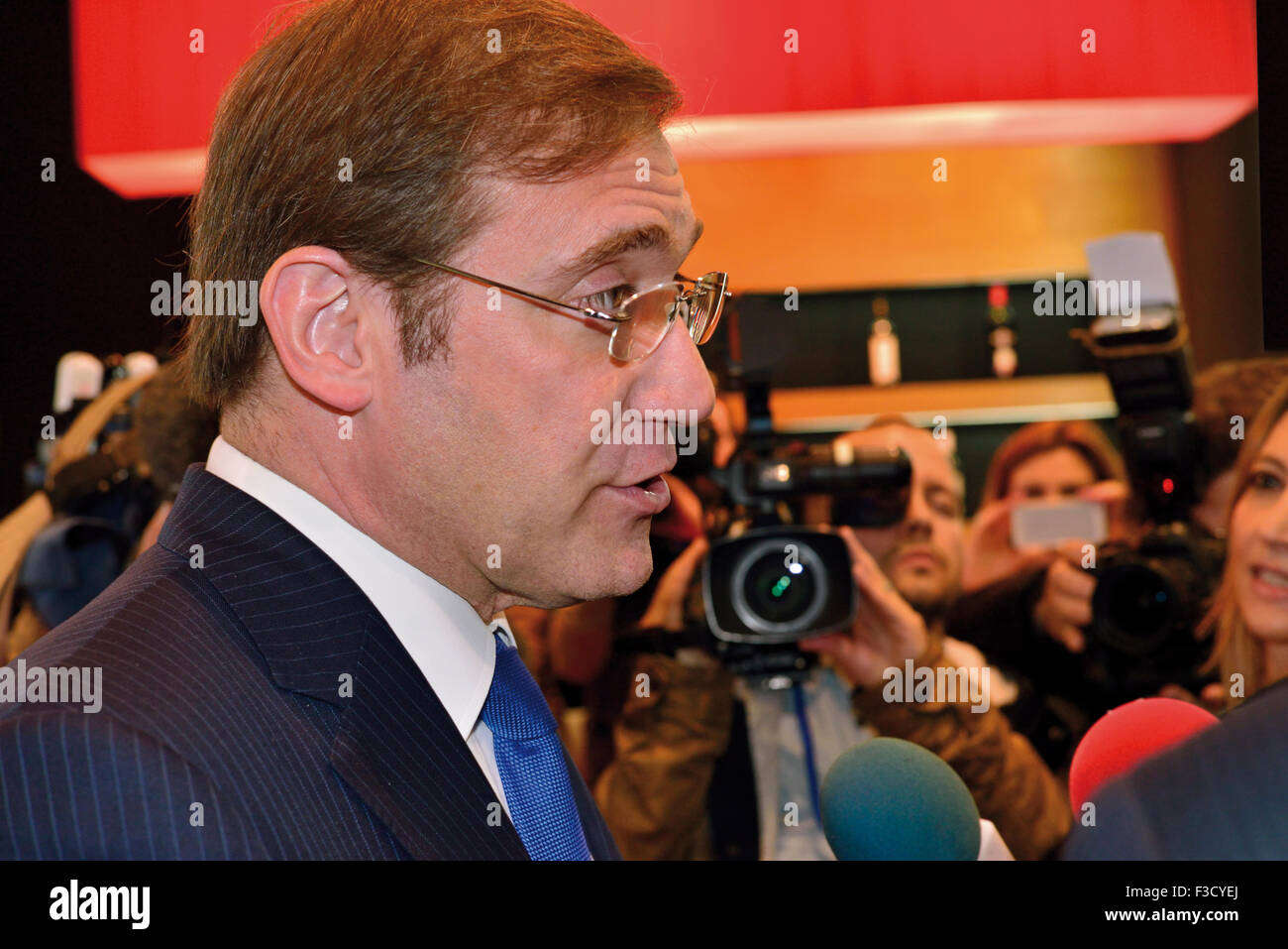 Portogallo: il primo ministro Pedro Passos Coelho ha intervistato dai media Foto Stock