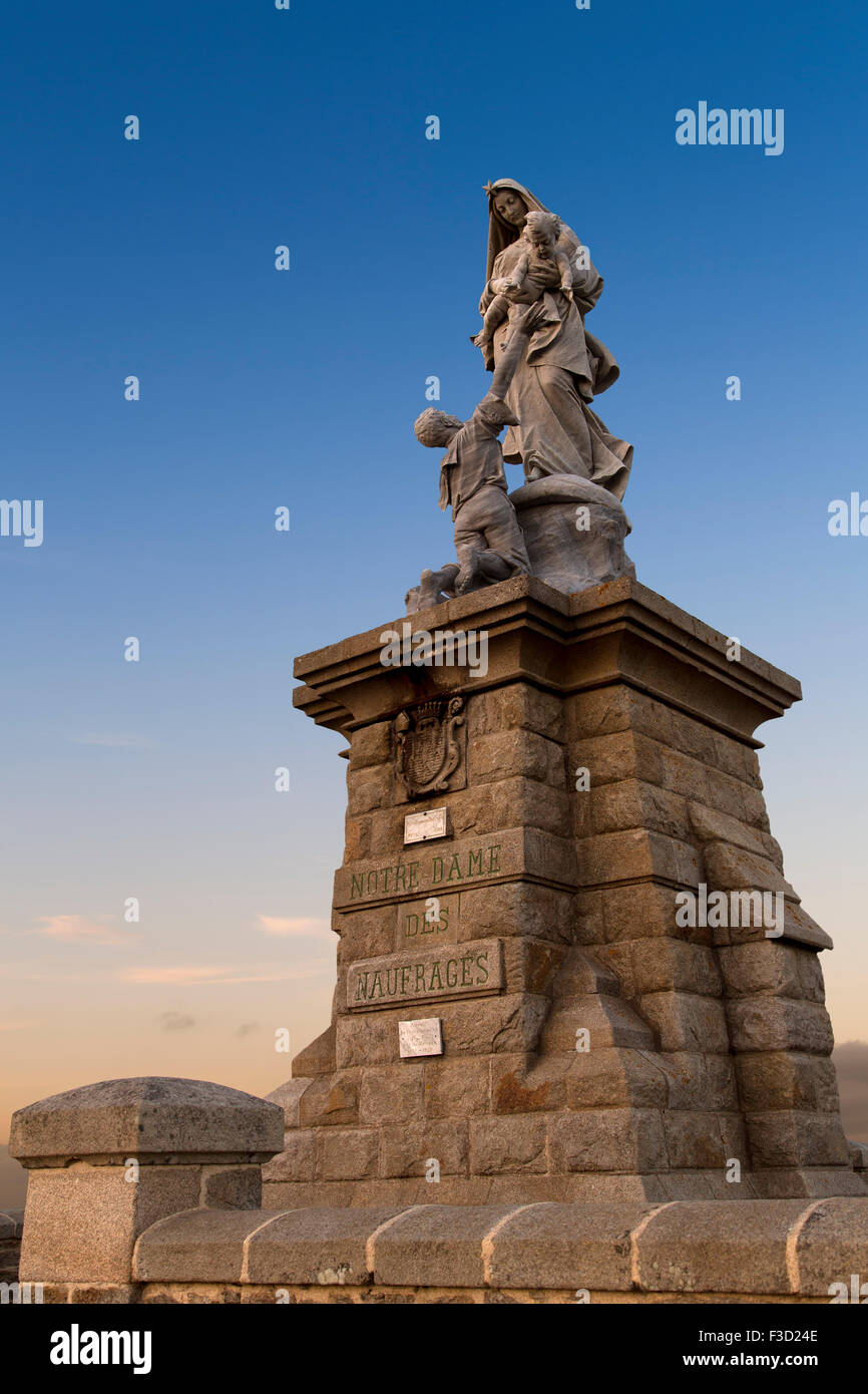 Sunset Nota Dame des Naufrages Pointe du Raz Finistere Bretagna francese Francia Europa Foto Stock