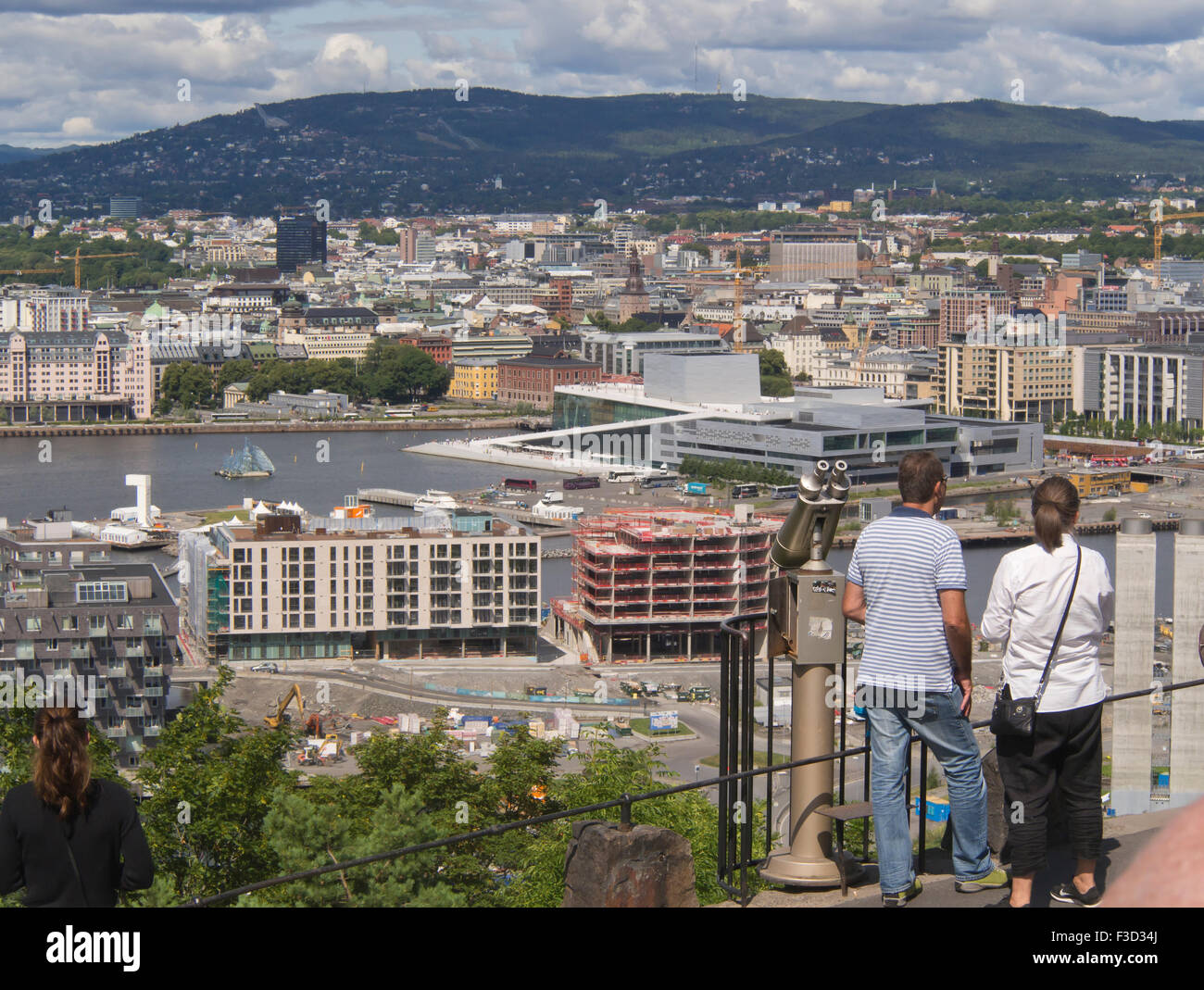 Dalla collina Ekeberg avrete una vista superba del centro di Oslo Norvegia, l'Opera house e il fiordo Foto Stock