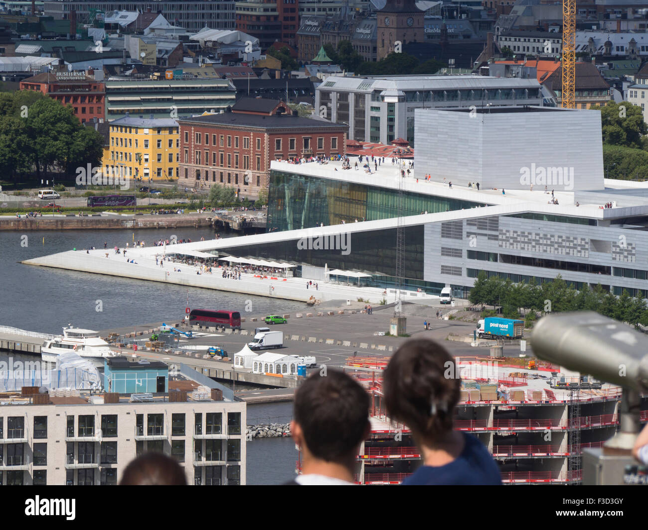 Dalla collina Ekeberg avrete una vista superba del centro di Oslo Norvegia, l'Opera house e il fiordo Foto Stock