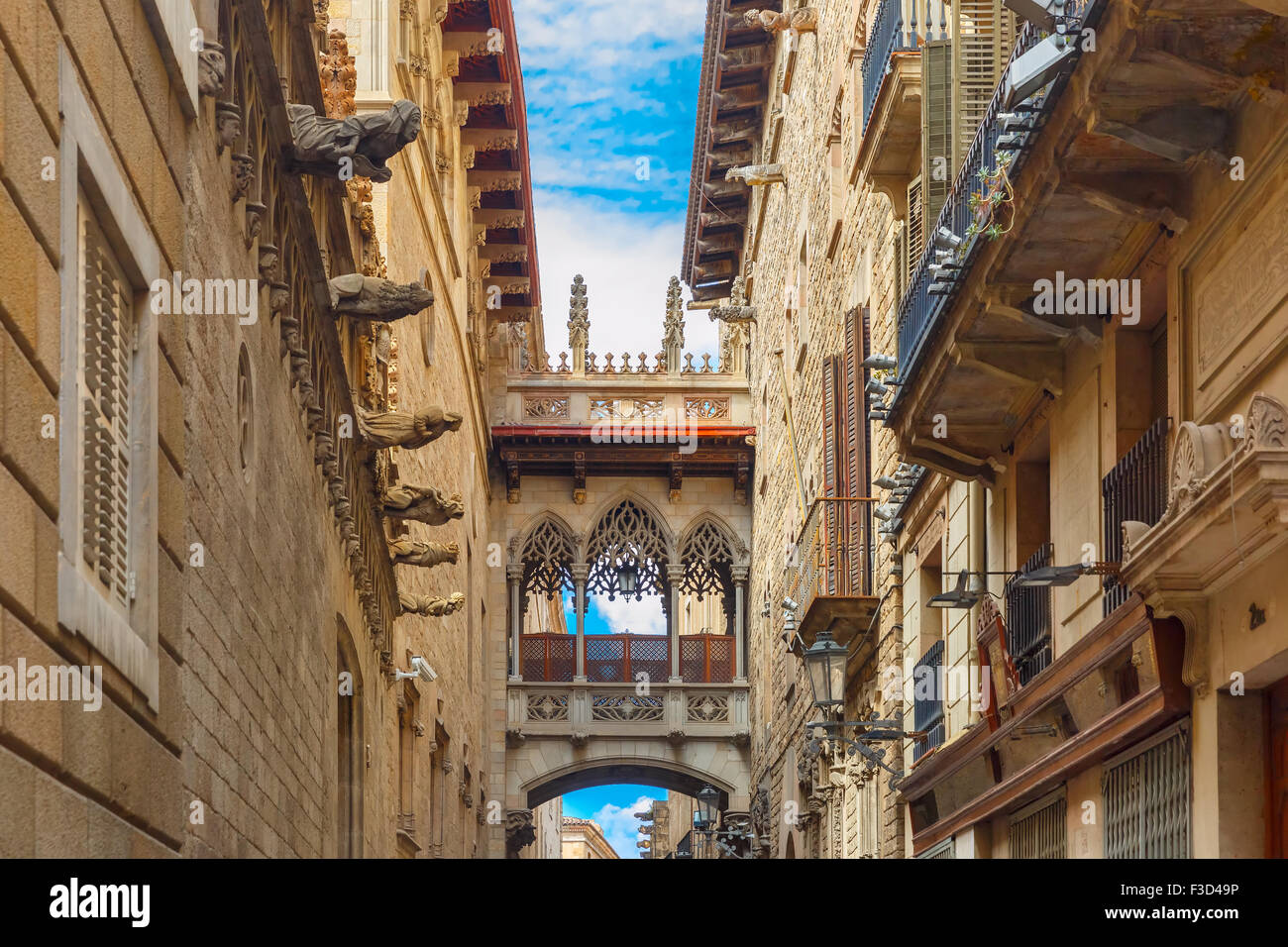Carrer del Bisbe a Barcellona il quartiere gotico, Spagna Foto Stock