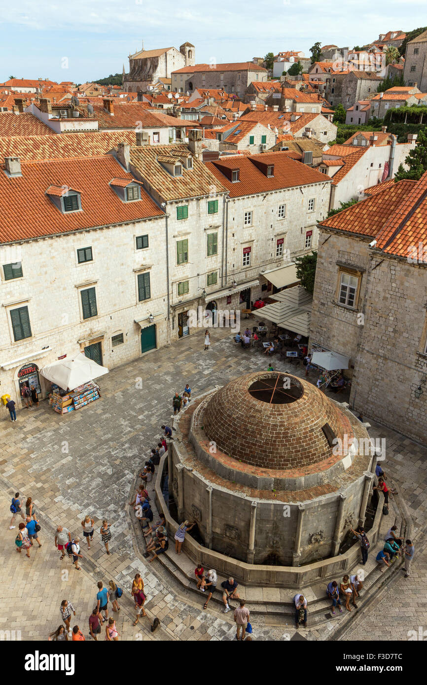 Grande Onofrio la fontana al centro storico di Dubrovnik, Croazia, visto dall'alto. Foto Stock