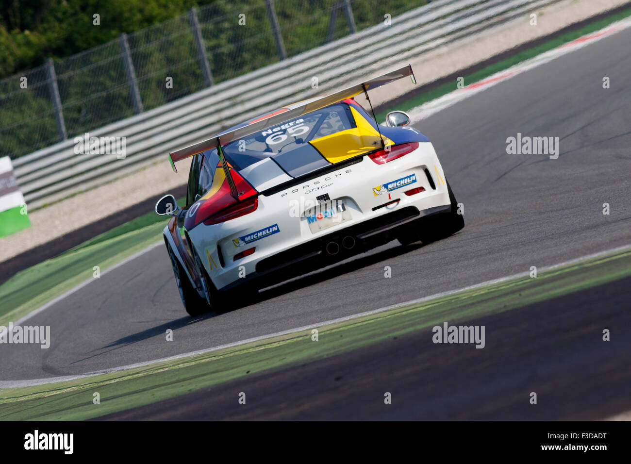 Monza, Italia - 30 Maggio 2015: Porsche 911 GT3 Cup del team Ebimotors, guidato da Pietro Negra durante la Porsche Carrera Cup Foto Stock
