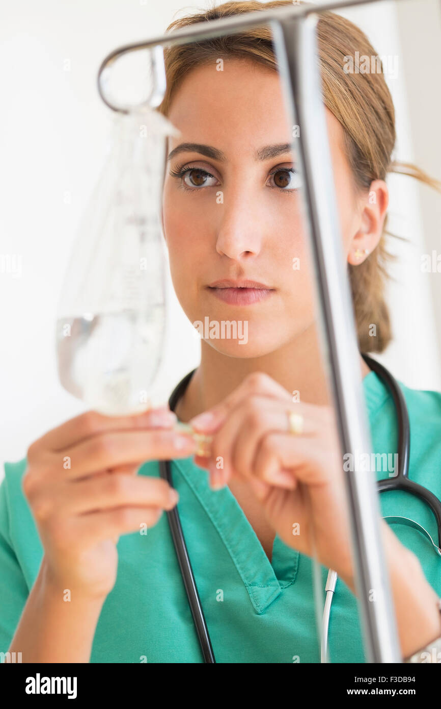 Giovani donne medico in ospedale Foto Stock