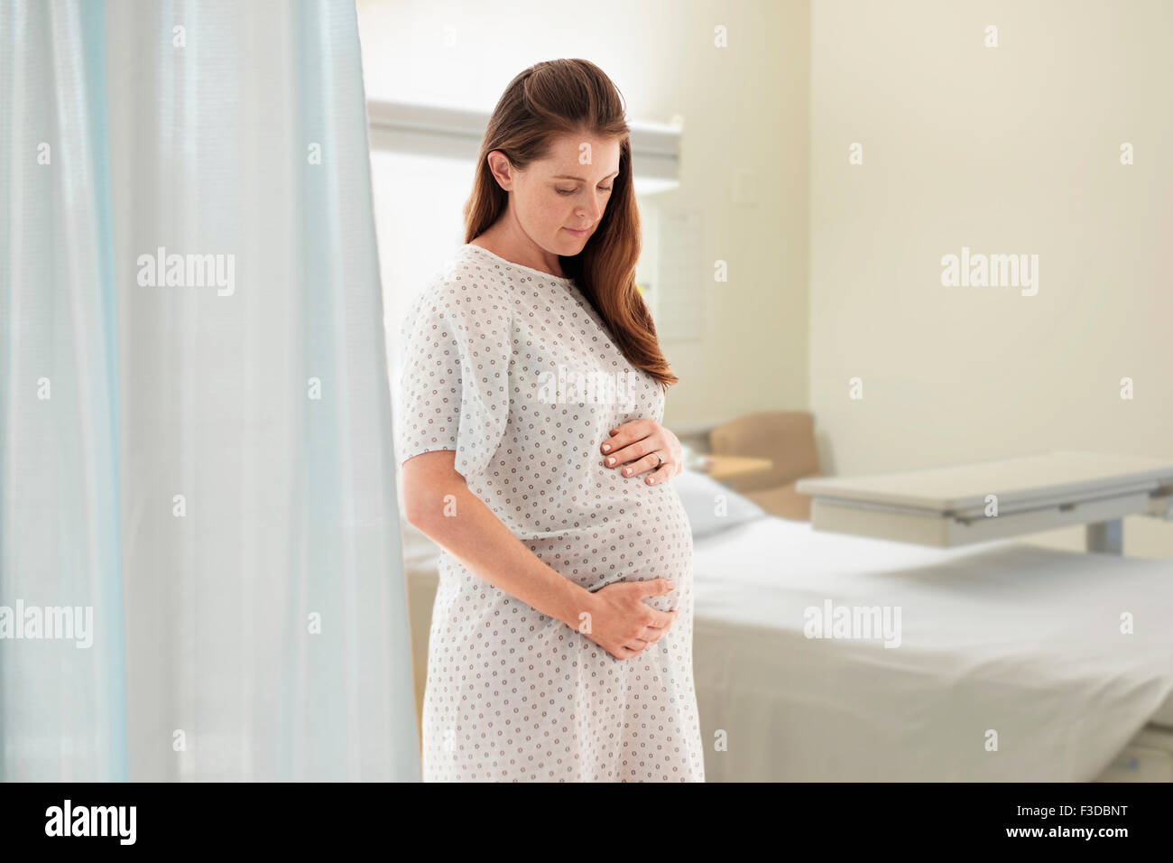 Donna incinta all'ospedale Foto Stock