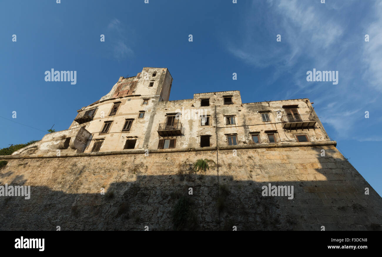 PALERMO (ITALIA) - Bastioni del Papireto, o della Balata, o di Porta Guccia  Foto stock - Alamy