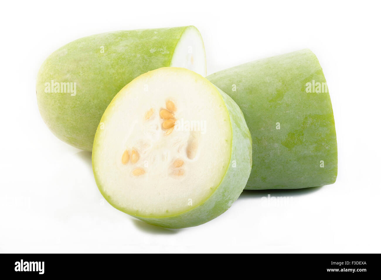 Fette di zucca di cera su sfondo bianco Foto Stock