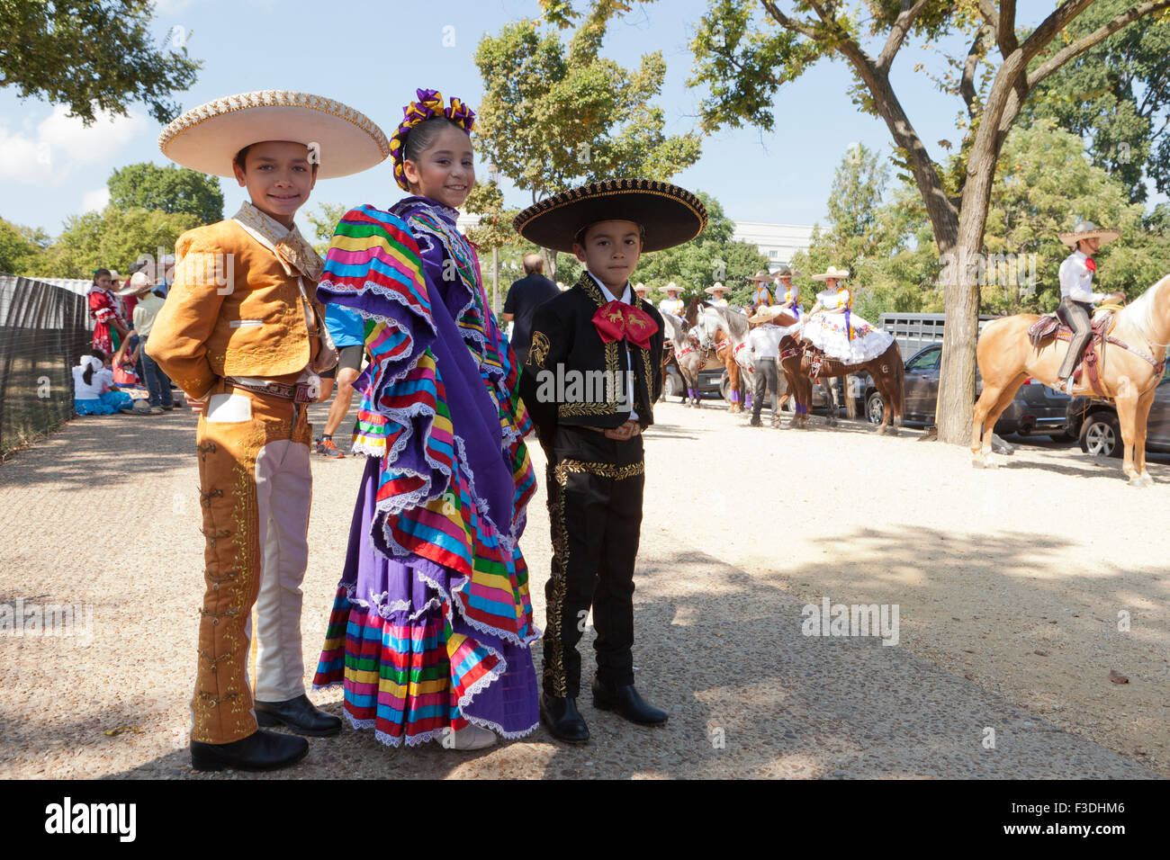Figli messicani hat ballerini in costume tradizionale - USA Foto Stock