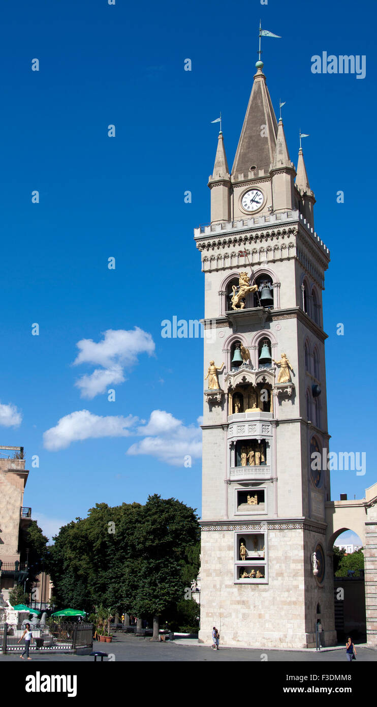 Il campanile della cattedrale di Messina Sicilia Foto Stock