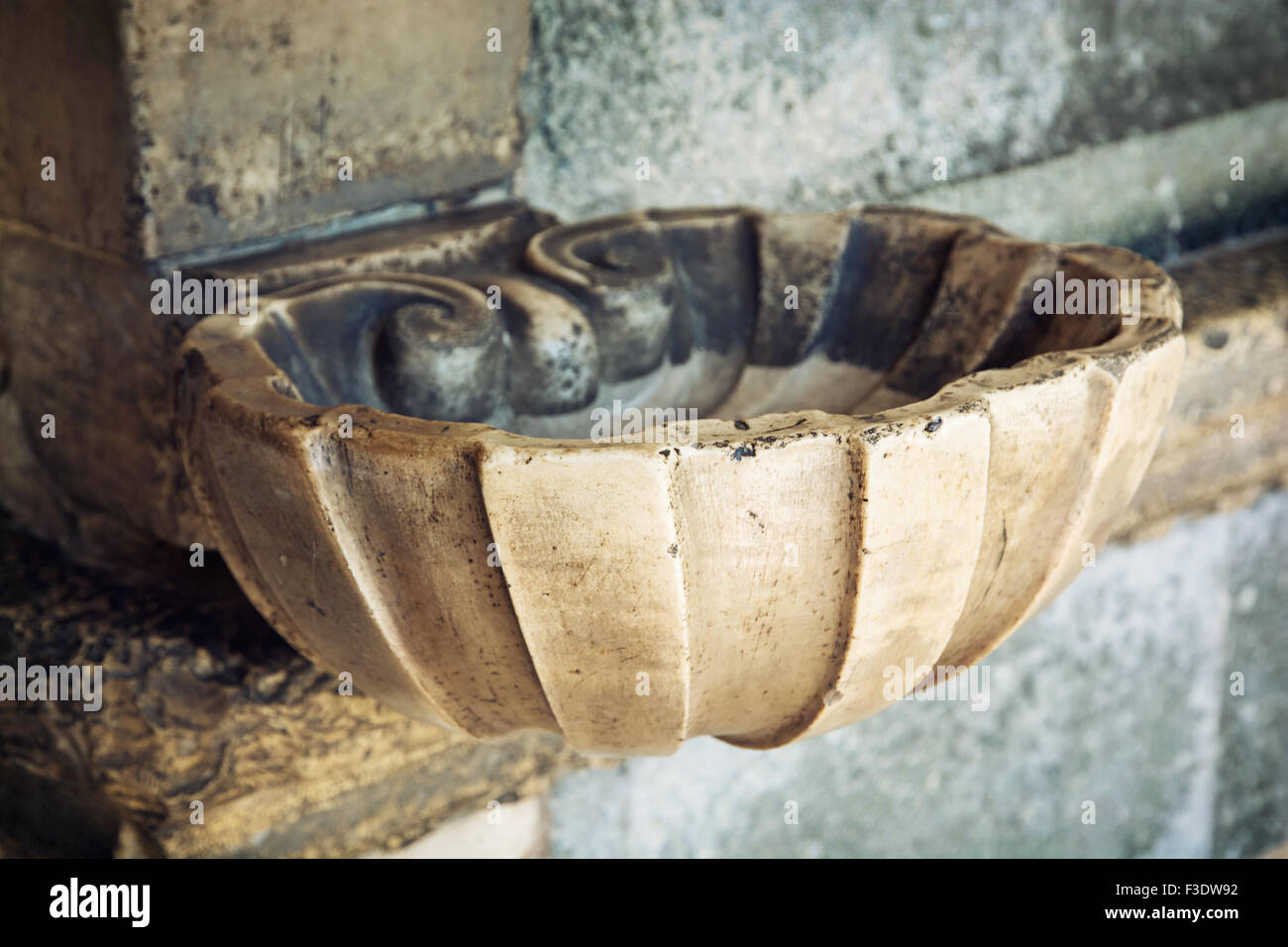 L'acqua santa font. Simbolo religioso. Foto Stock