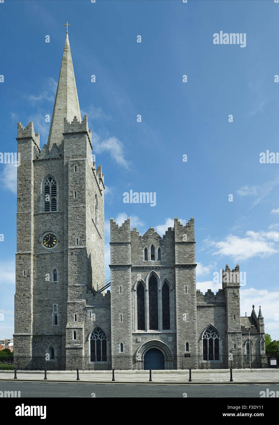 La Cattedrale di San Patrizio a Dublino fronte ovest Foto Stock
