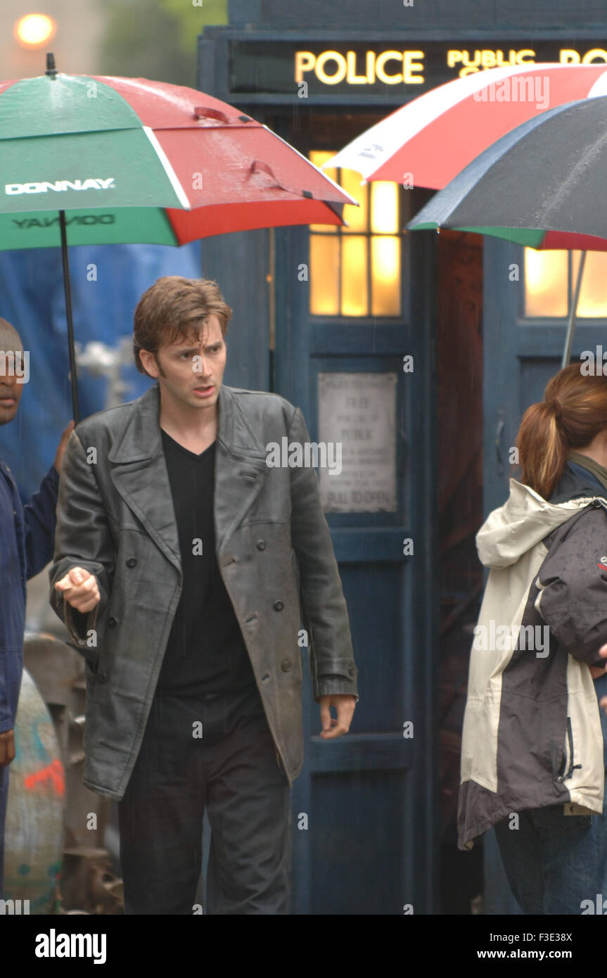 Londra, UK, 5th, Aug 2005: Billie Piper e David Tennant filmare scene per Dr Who a Londra Foto Stock