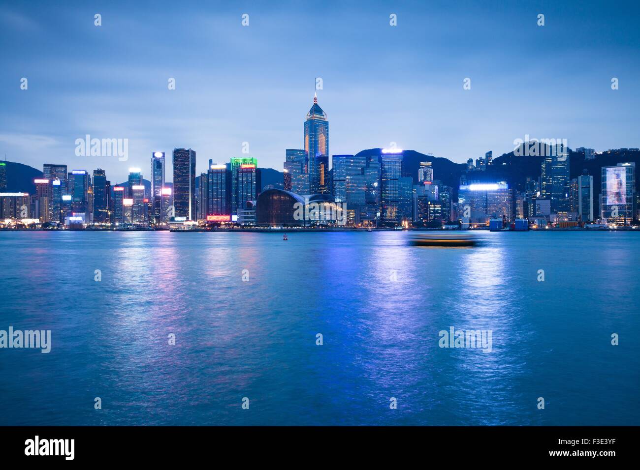 HONG KONG - Feb 19, 2014: vista notturna di Hong Kong a febbraio 19, 2014. Foto Stock