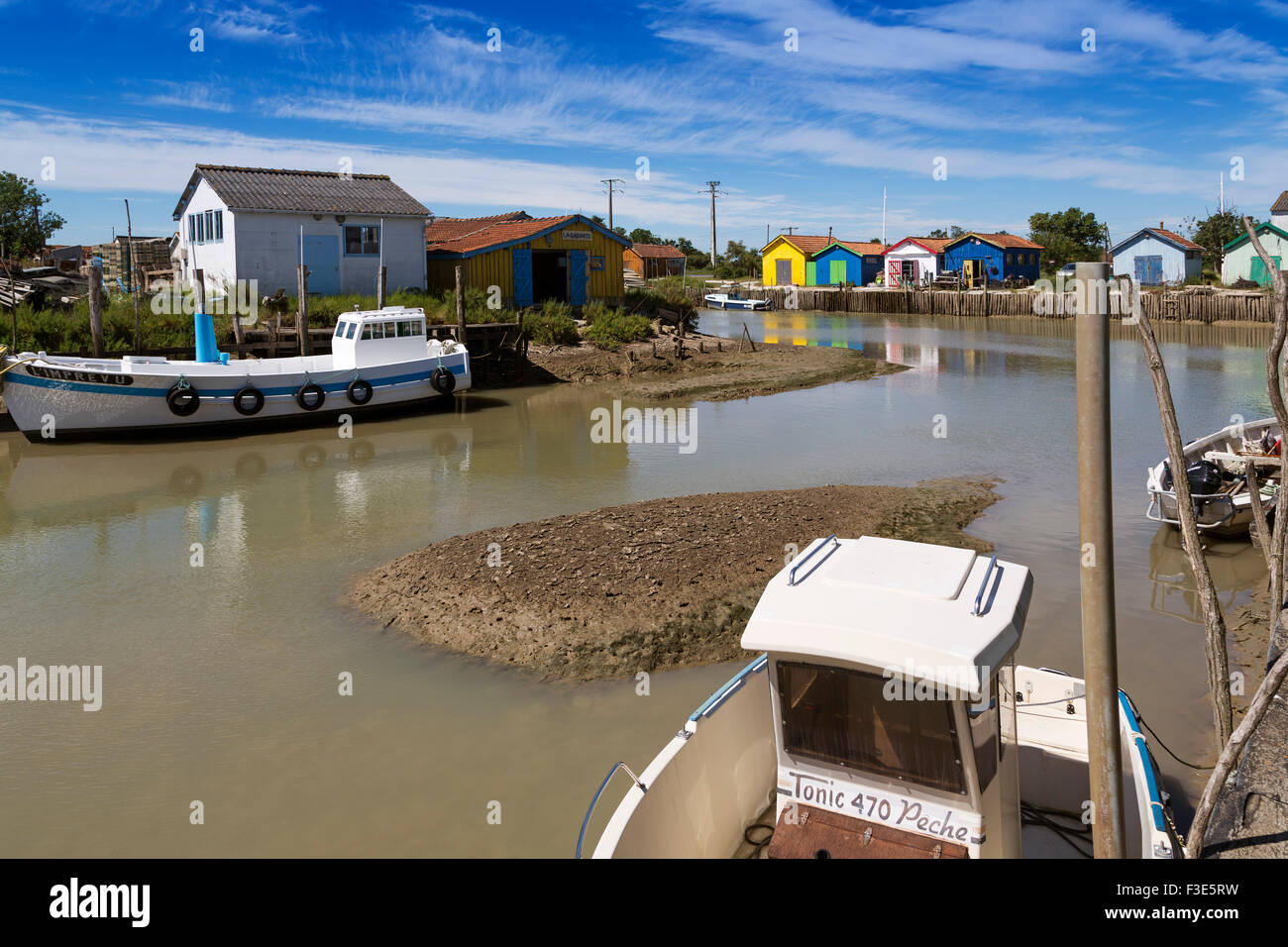 Cabine colorate ostricoltori harbour Le Chateau d'Oleron Island d'Oléron Poitou - Charentes Charente Maritime Francia Europa Foto Stock