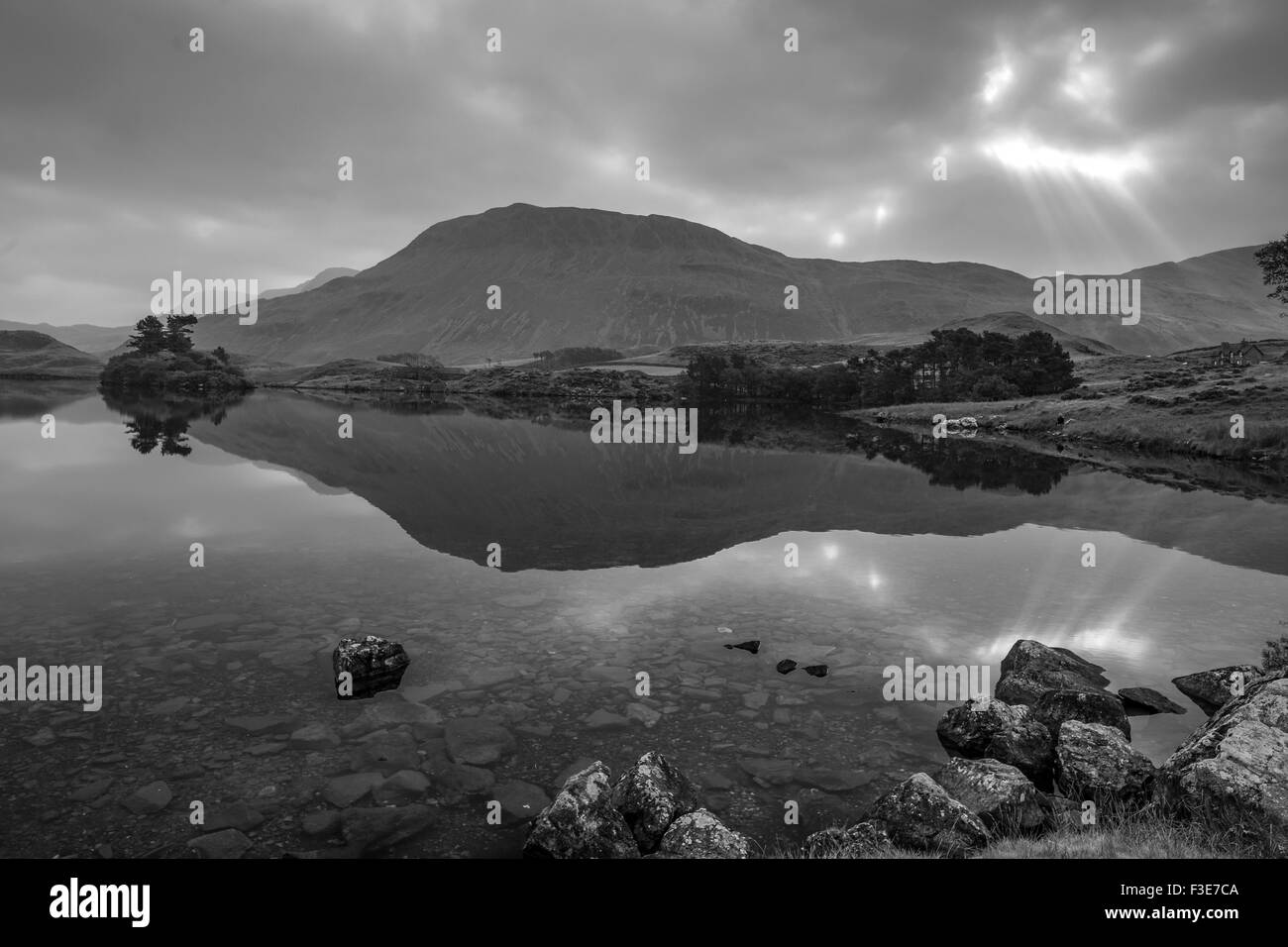 Alba sul Cregennan laghi, Gwynedd, Snowdonia National Park, North Wales, Regno Unito Foto Stock