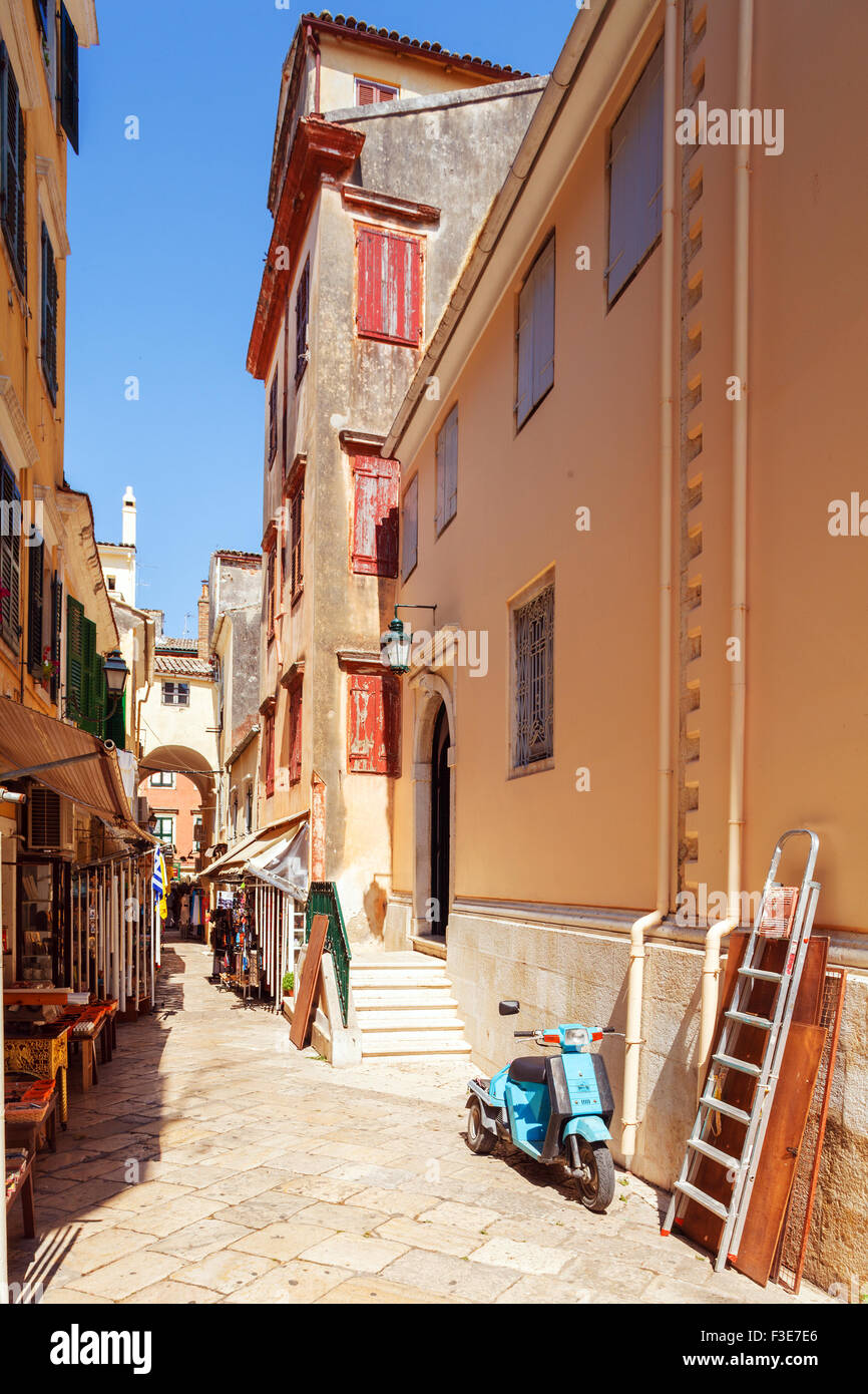 Tipici edifici nella città vecchia, Corfu, l'isola di Corfù, Grecia Foto Stock