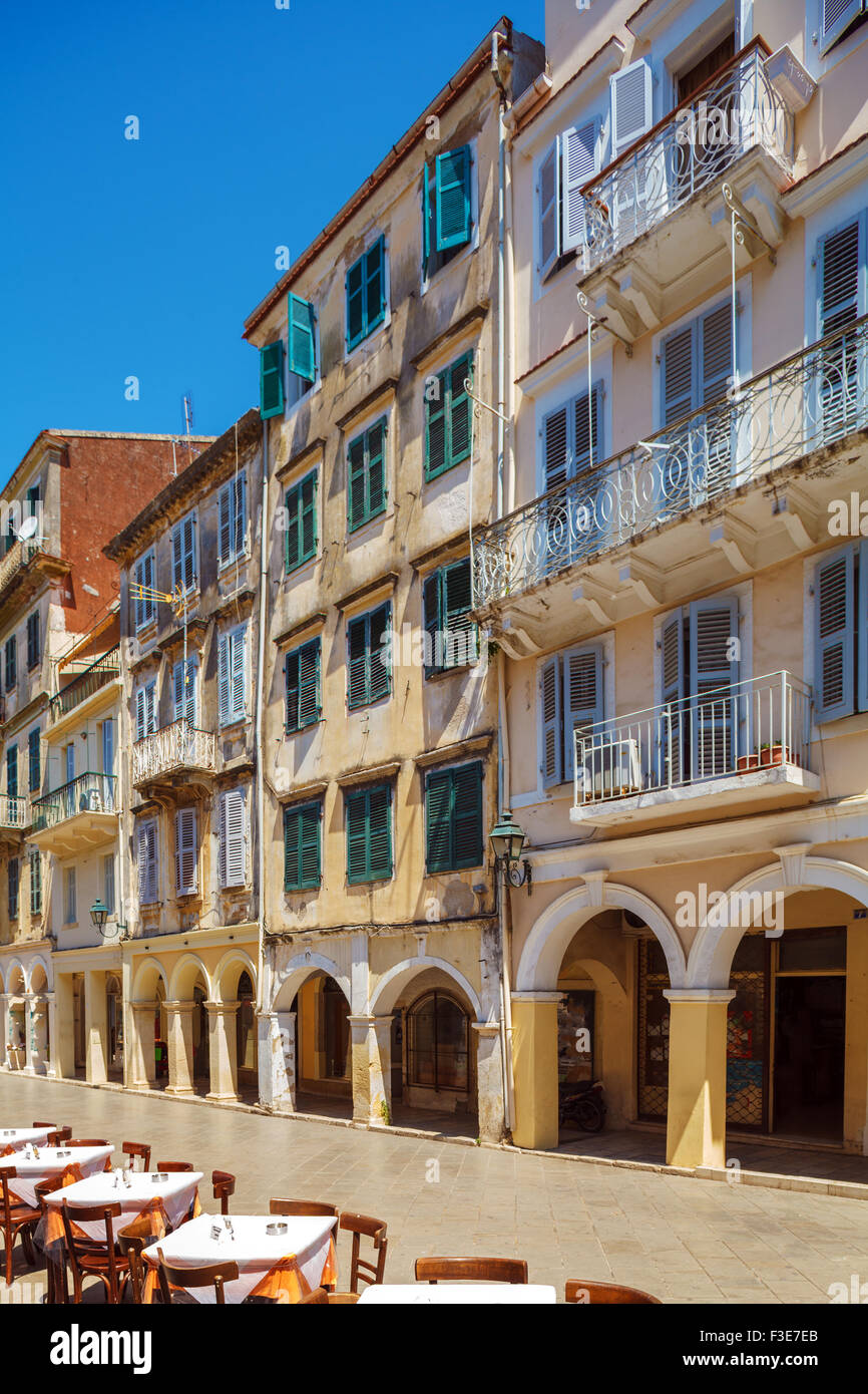 Tipici edifici nella città vecchia, Corfu, l'isola di Corfù, Grecia Foto Stock