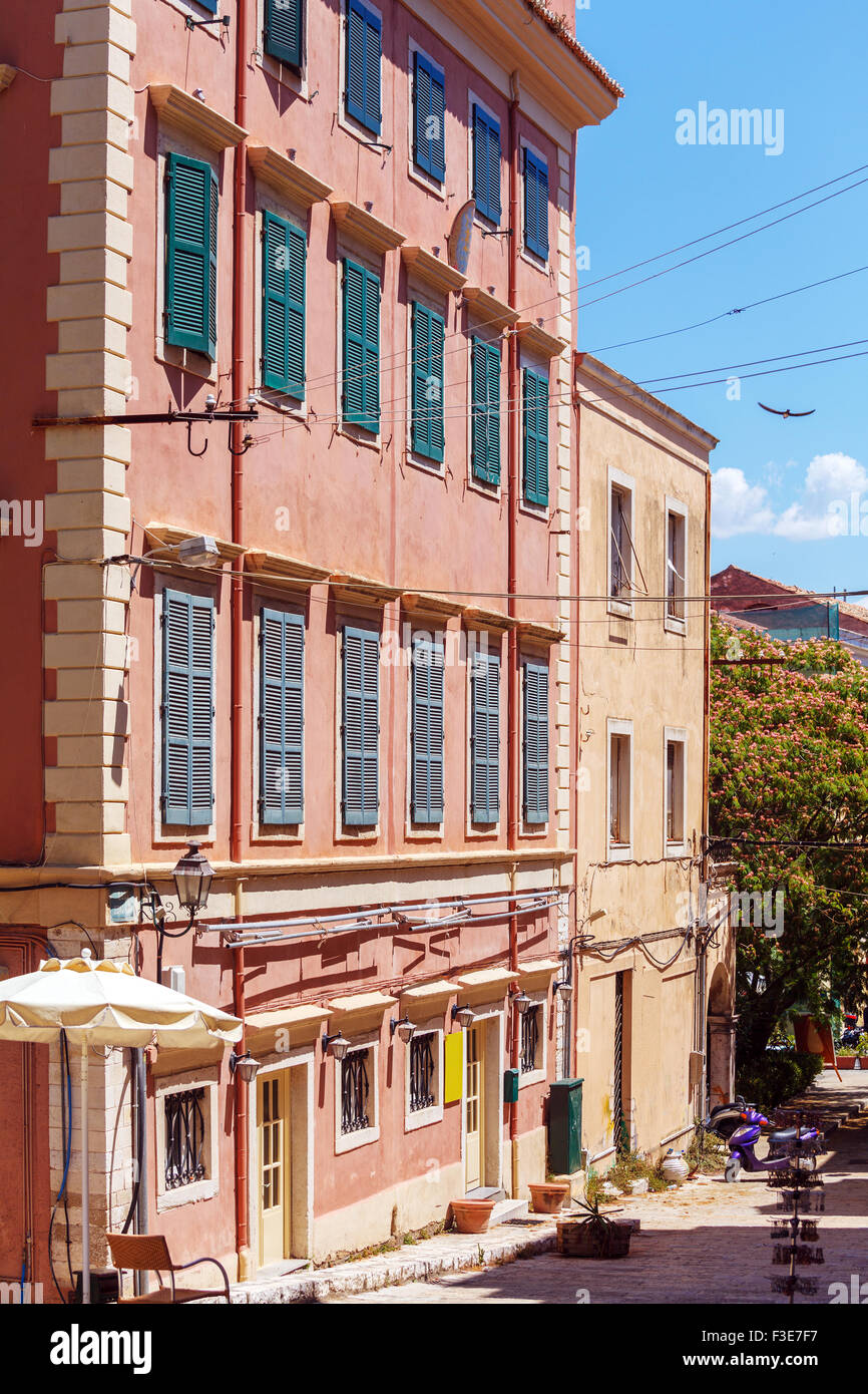 Tipici edifici nella città vecchia, Corfu, l'isola di Corfù, Grecia Foto Stock