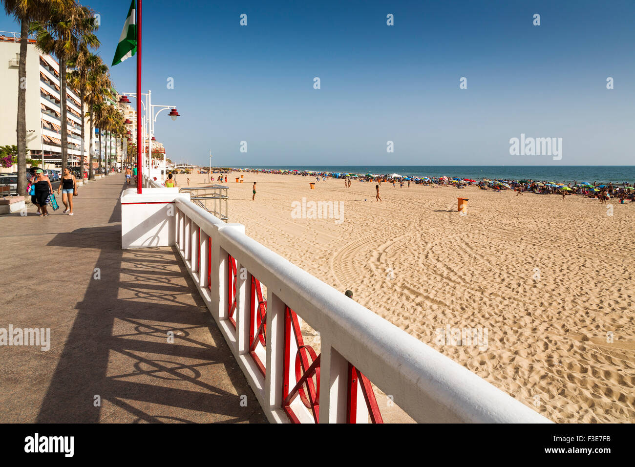 Il lungomare La spiaggia Victoria Cadice Andalusia Spagna Foto Stock