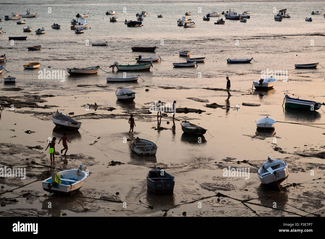 La Caleta Beach barche Cadice Andalusia Spagna Foto Stock