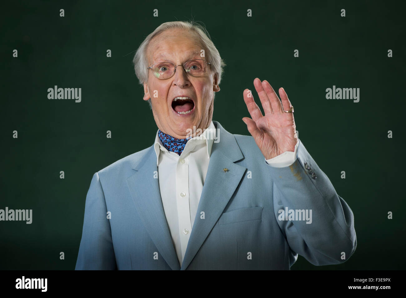 L'inglese della radio e della televisione presentatore e attore Nicholas Parsons. Foto Stock