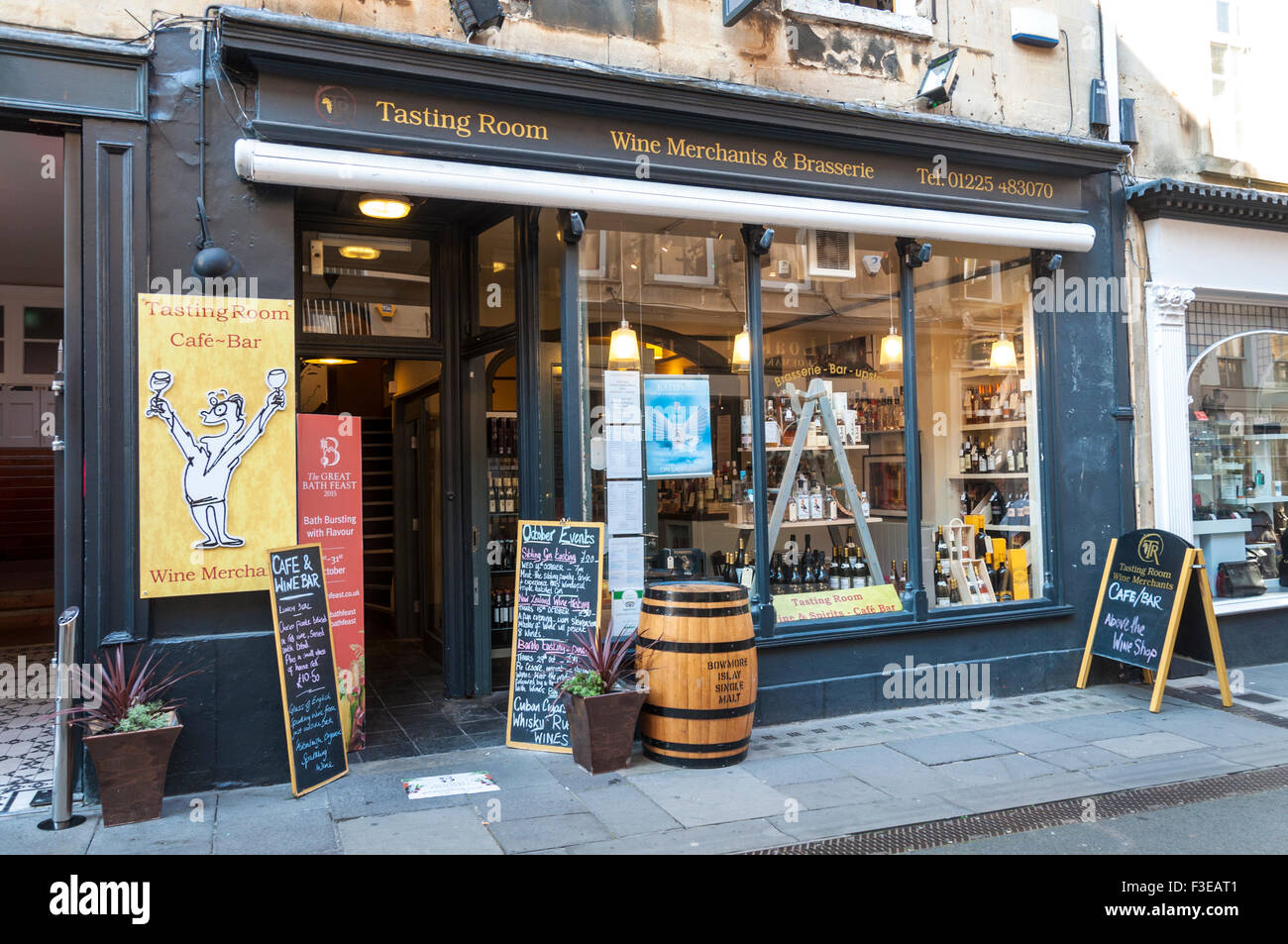 Sala di degustazione vino mercanti Brasserie cafe, Green Street, bagno, Somerset, Inghilterra, Regno Unito Foto Stock