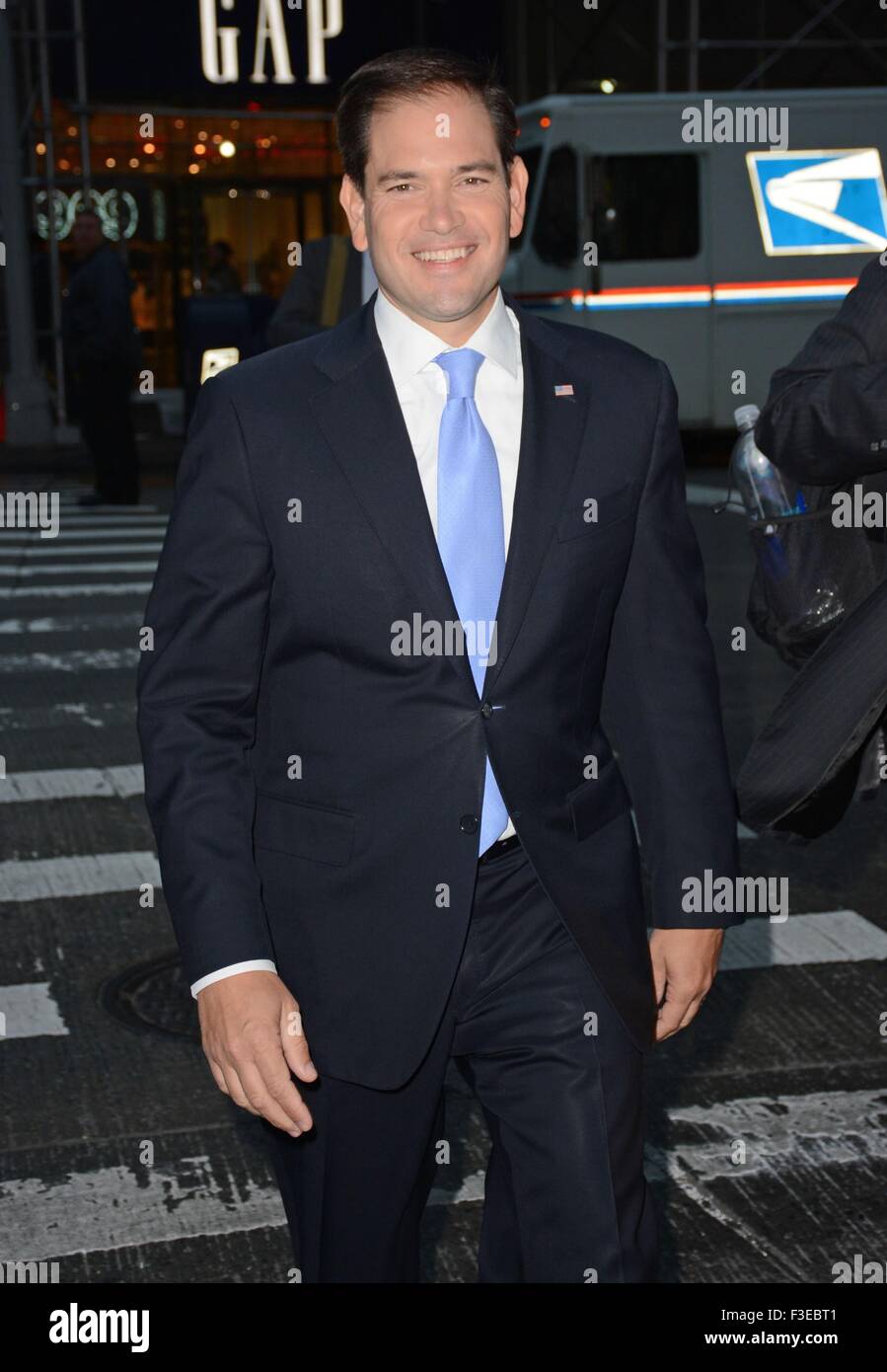 New York, NY, STATI UNITI D'AMERICA. 6 Ottobre, 2015. Il senatore Marco Rubio fuori e circa per celebrità Candids - MER, New York, NY Ottobre 6, 2015. Credito: Derek Storm/Everett raccolta/Alamy Live News Foto Stock