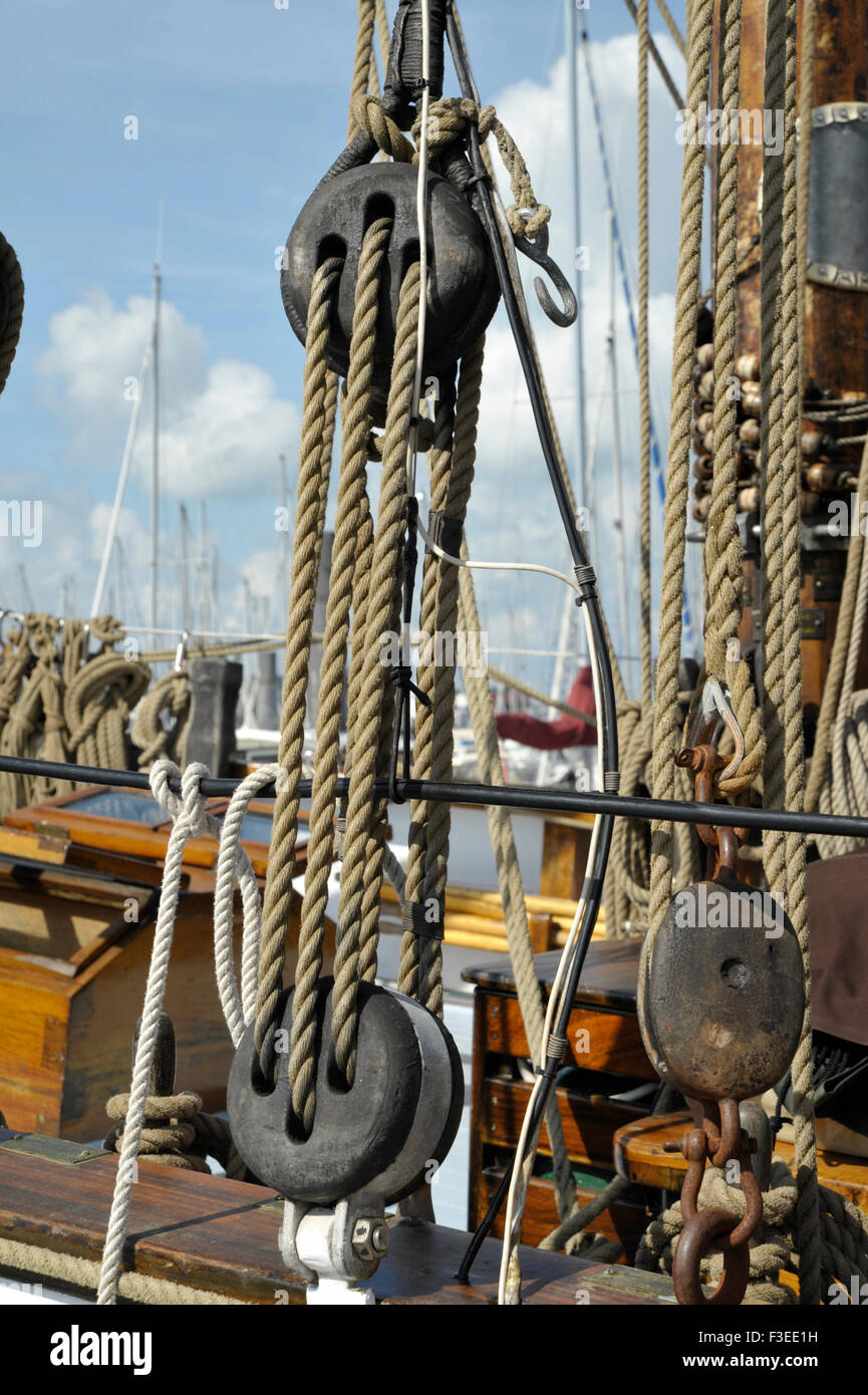 Navi rigging al Grand Pavois International Boat Show La Rochelle Francia. Foto Stock