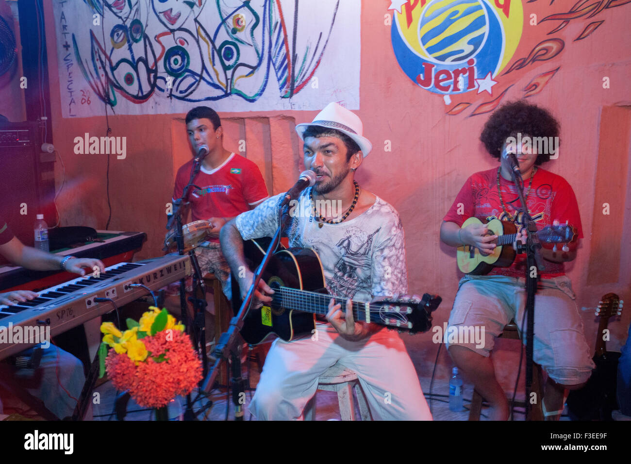 Band che suona musica Forro in Jericoacoara, Brasile Foto Stock