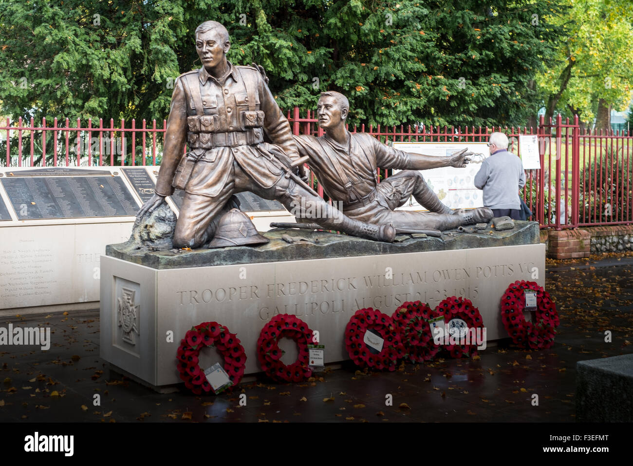 Reading, Regno Unito. Il 6 ottobre, 2015. Il nuovo memoriale del trooper Potts nella lettura di Federico Owen Potts è la lettura solo Victoria Cross Detentore credito: Paul Chambers/Alamy Live News Foto Stock