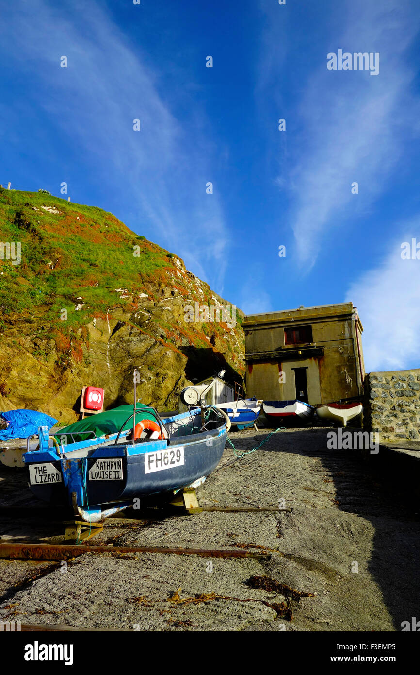 Ex Stazione di imbarcazioni di salvataggio e battelli, Polpeor Cove, Lizard Point, penisola di Lizard, Cornwall, Regno Unito Foto Stock