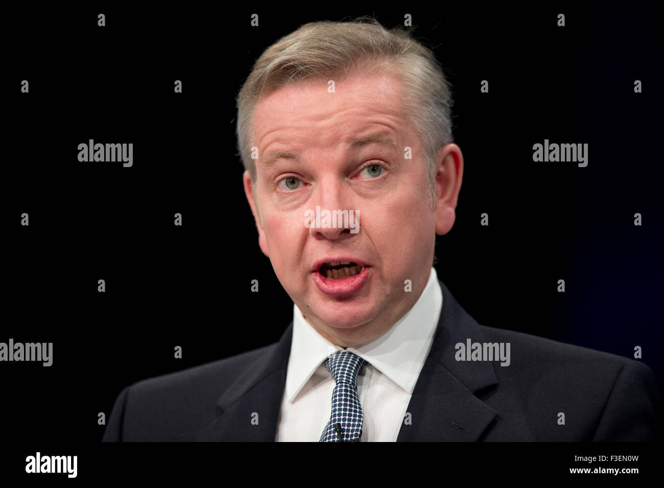 Manchester, Regno Unito. Il 6 ottobre 2015. L'Rt Hon Michael Gove MP, Lord Cancelliere e segretario di Stato per la giustizia parla parla al giorno 3 del 2015 Congresso del Partito Conservatore di Manchester. Credito: Russell Hart/Alamy Live News. Foto Stock