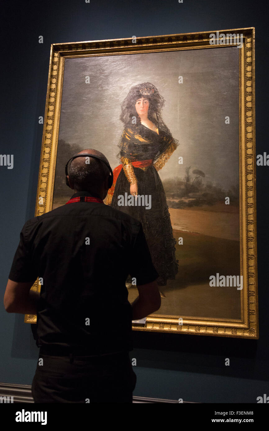 Londra, Inghilterra. 06/10/2015. Premere Anteprima della mostra Goya: i ritratti della National Gallery di Londra, Inghilterra. La mostra si apre al pubblico il 7 ottobre 2015 e fino al 10 gennaio 2016. Pittura: la duchessa di Alba, 1797. Foto Stock
