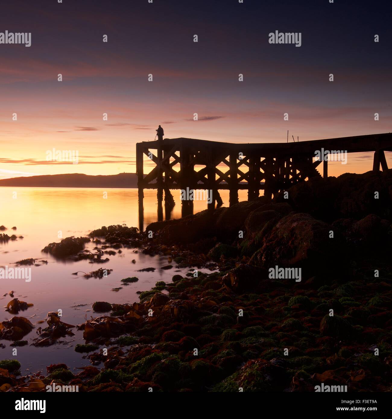 Sunset prese a Portencross Pier nello Ayrshire Foto Stock