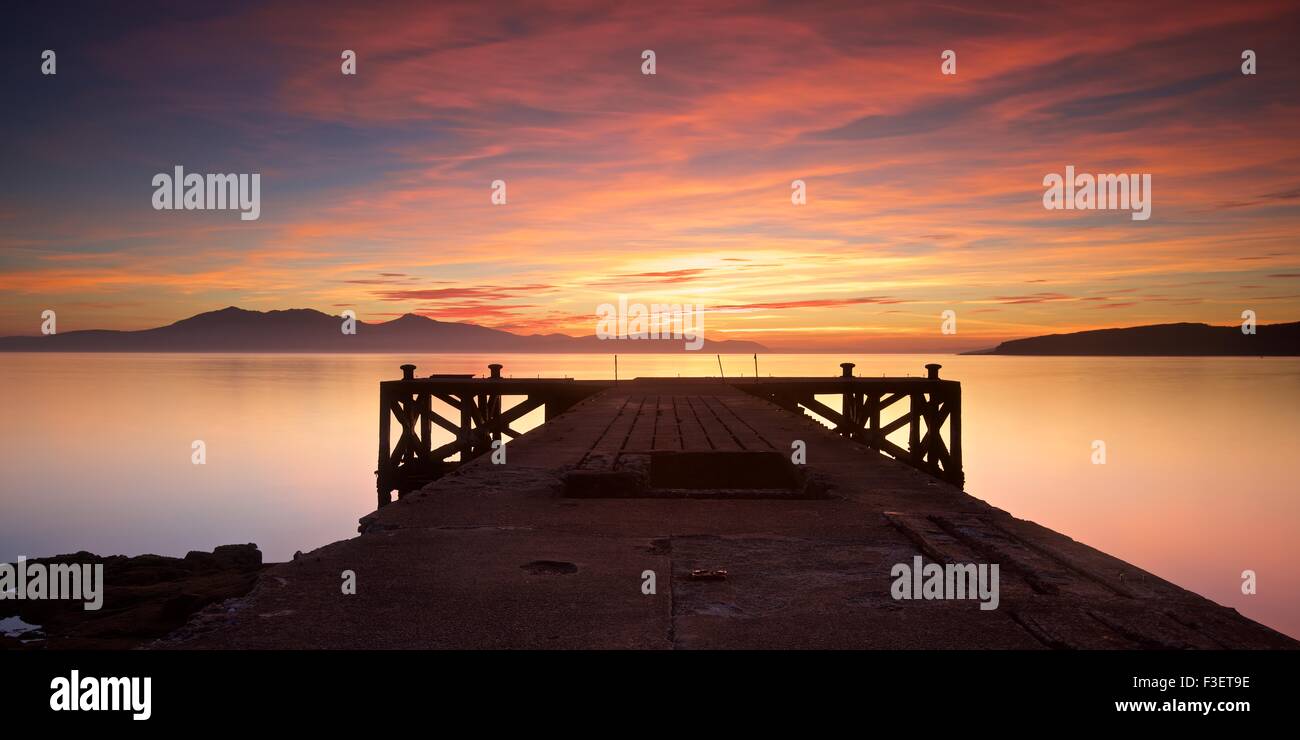 Sunset prese a Portencross Pier nello Ayrshire Foto Stock