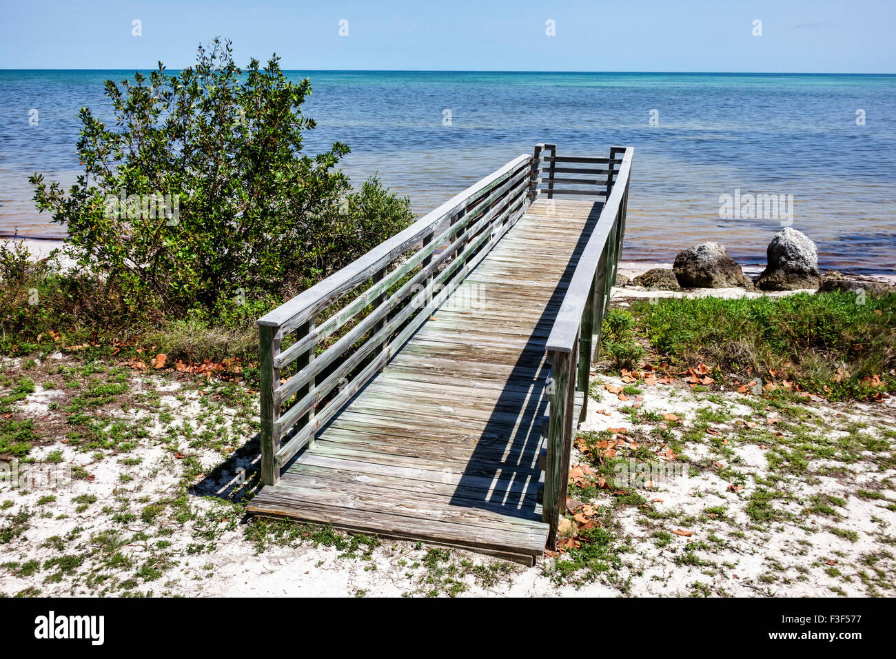 Florida Keys, Layton, Long Key state Park, Oceano Atlantico, spiaggia, passeggiata sul lungomare, FL150508039 Foto Stock